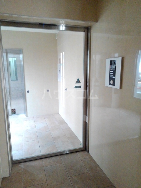 17/27 エントランス