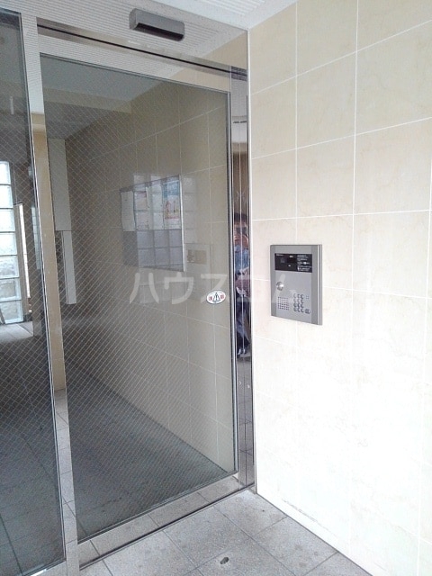 18/30 エントランス