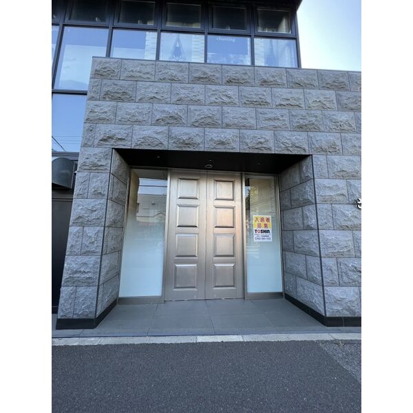 18/26 エントランス