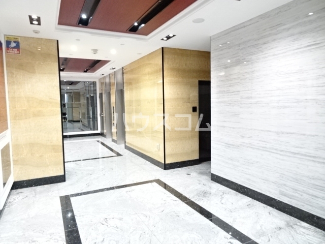 25/30 エントランス