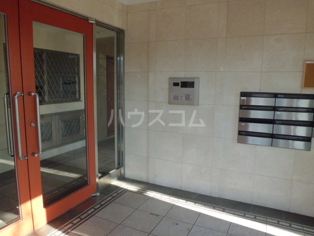 17/26 エントランス