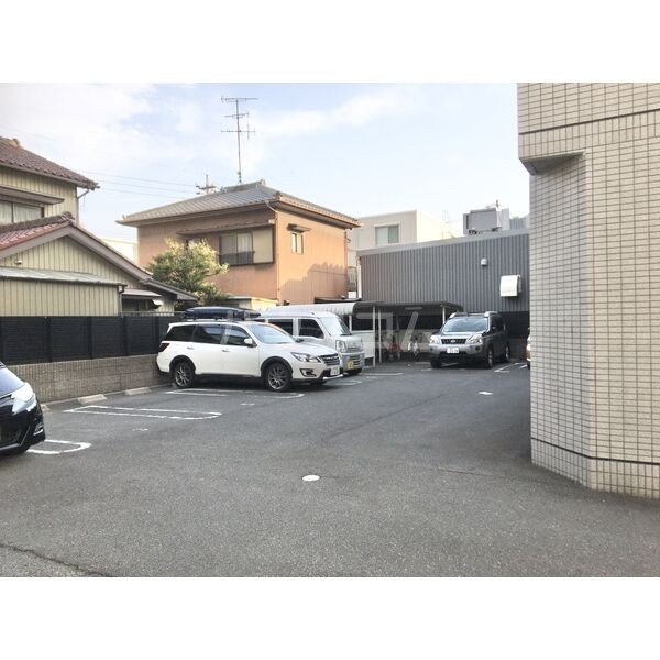 18/26 駐車場