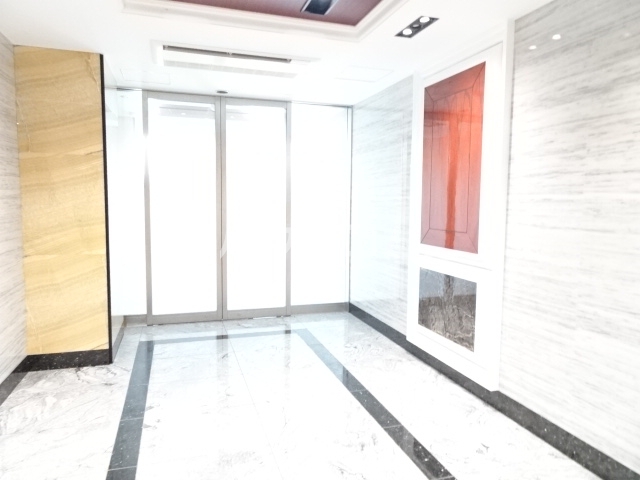 21/30 エントランス