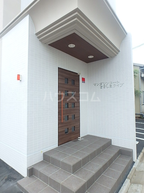 21/30 エントランス