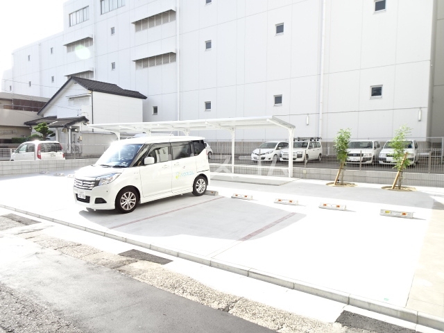 22/28 駐車場