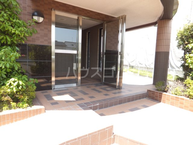 16/20 エントランス