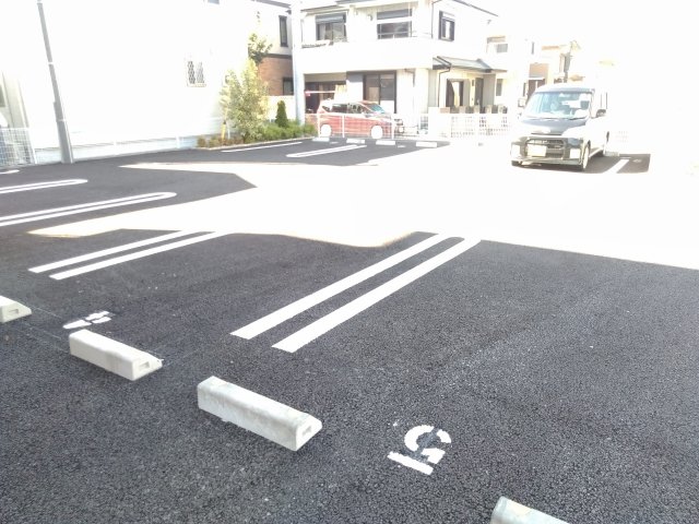 28/30 駐車場