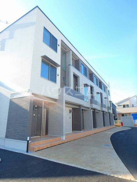 16/23 エントランス