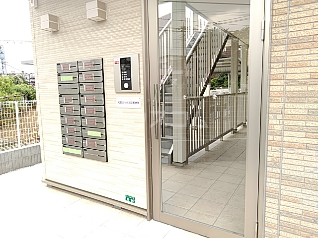 27/30 エントランス