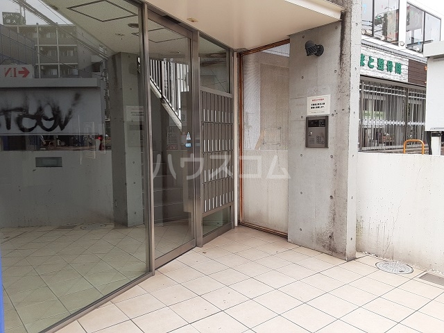 17/19 エントランス