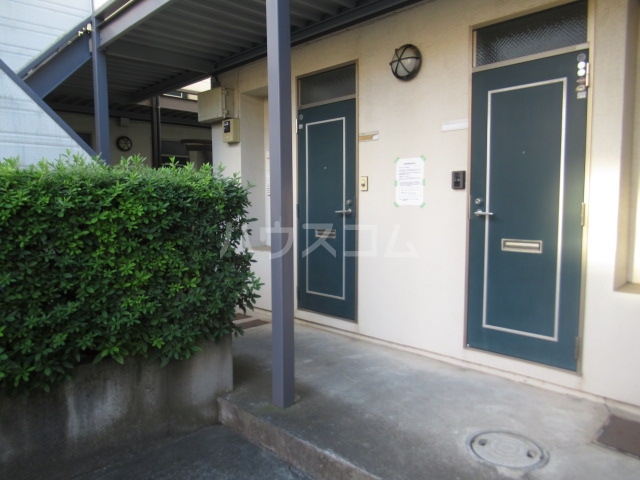 27/30 エントランス