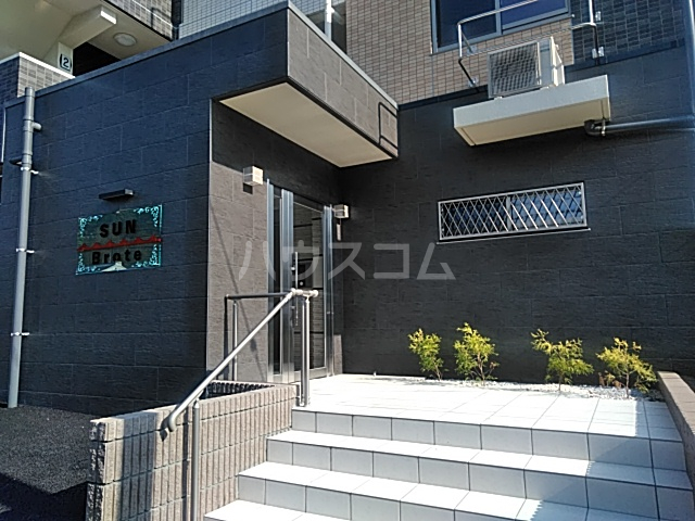 28/30 エントランス