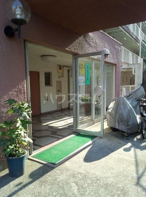 13/16 エントランス