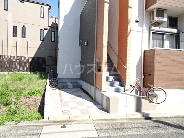 21/27 エントランス