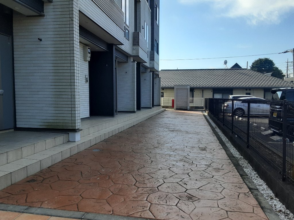 27/30 エントランス