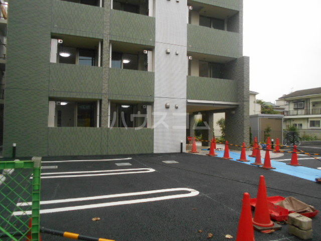 23/30 駐車場