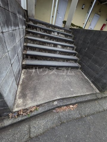 21/30 エントランス