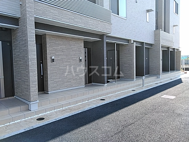 22/30 エントランス