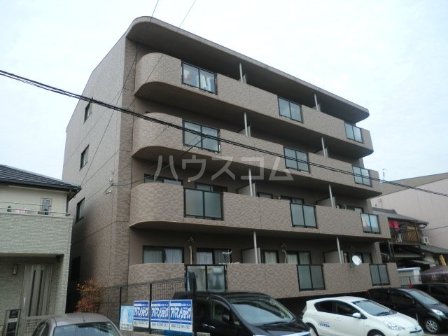 21/30 エントランス