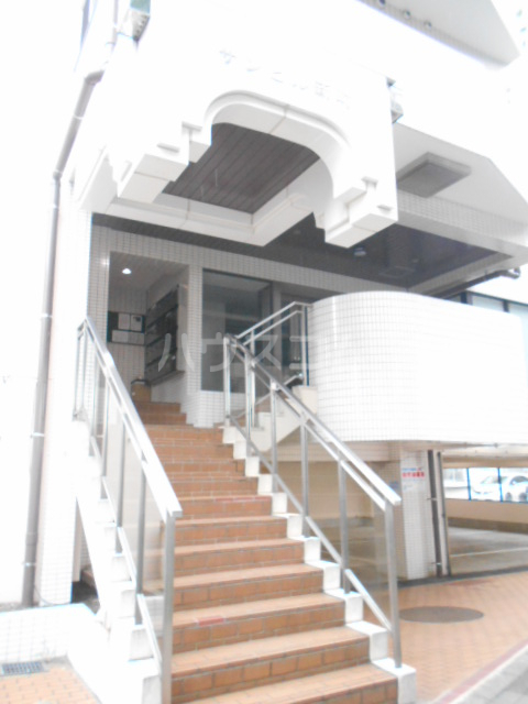 25/30 エントランス
