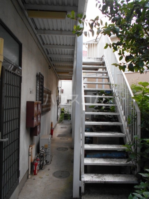 28/30 エントランス