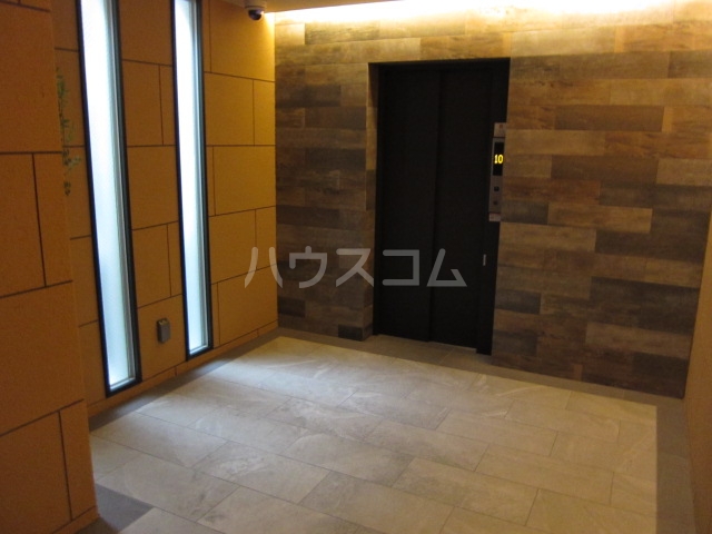 21/30 エントランス