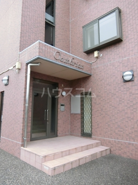 27/30 エントランス