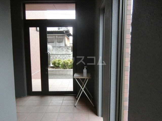 28/30 エントランス