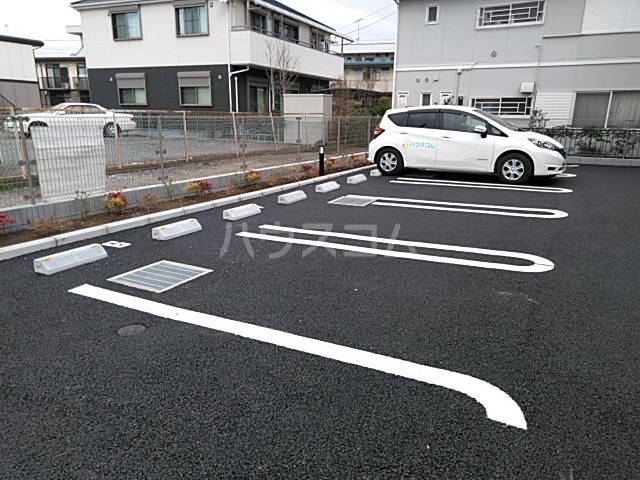 2/3 駐車場