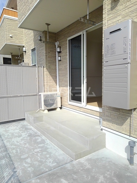 18/30 エントランス