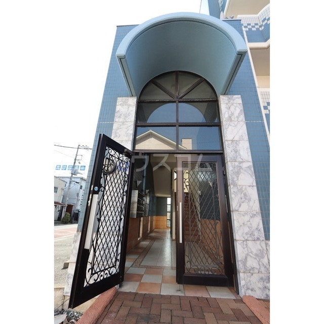 16/21 エントランス