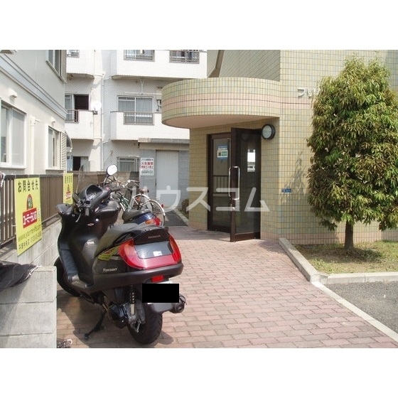 16/26 エントランス