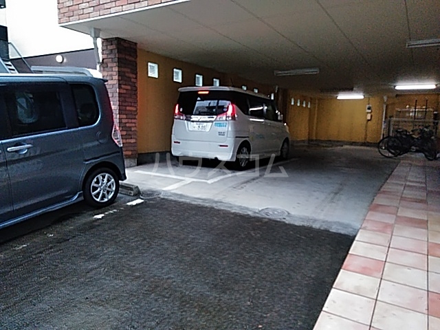 22/30 駐車場