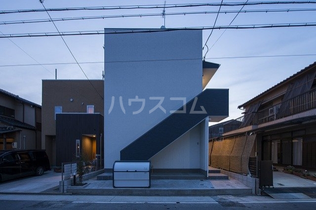 21/29 エントランス