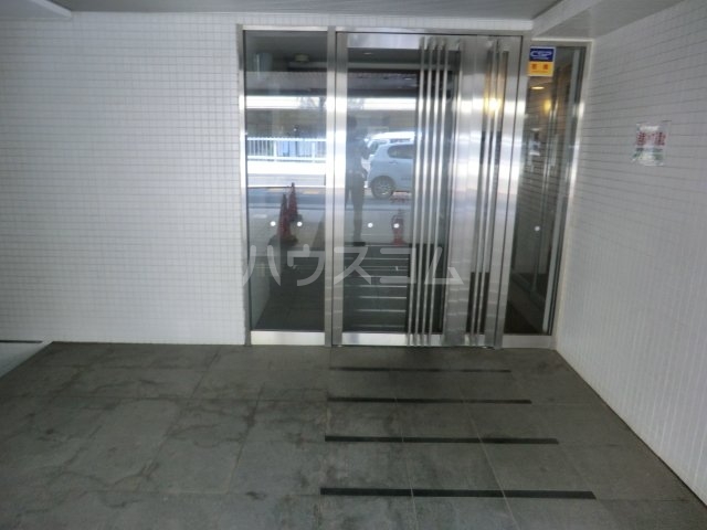 23/30 エントランス