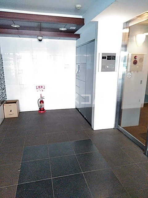 28/30 エントランス