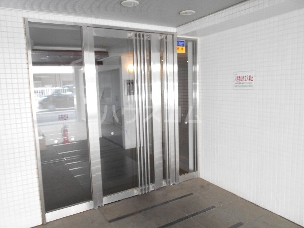 21/30 エントランス