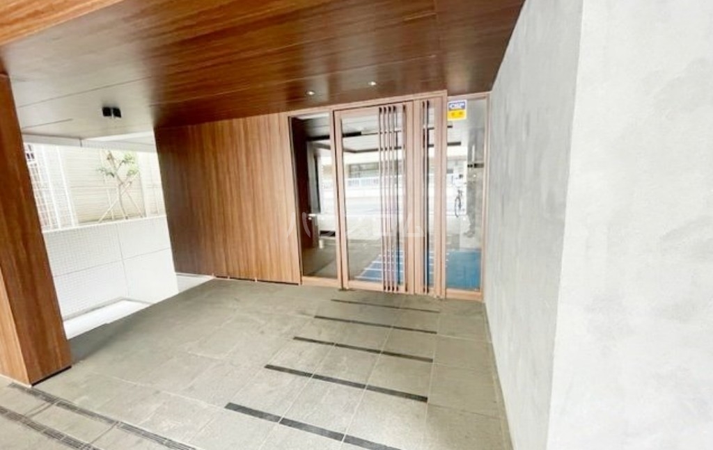 20/29 エントランス