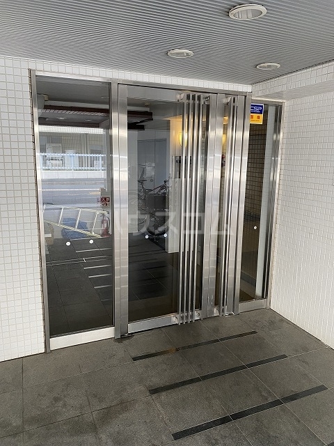 28/30 エントランス