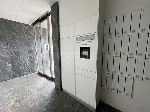 22/28 エントランス