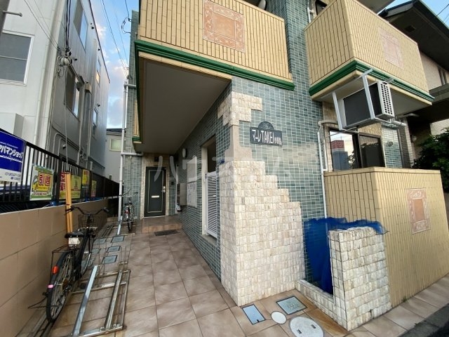 27/30 エントランス