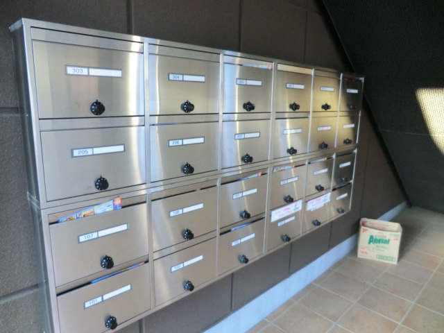 23/30 エントランス