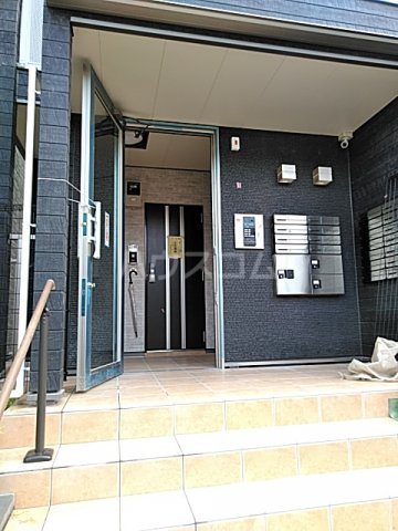 28/30 エントランス