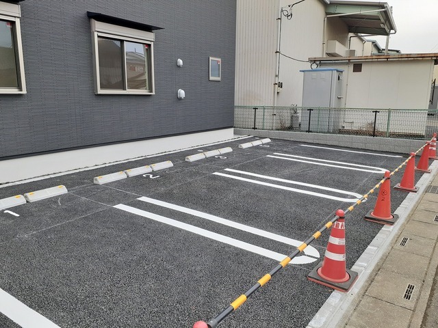 18/28 駐車場