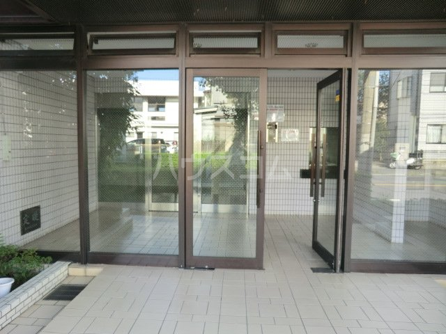 23/26 エントランス