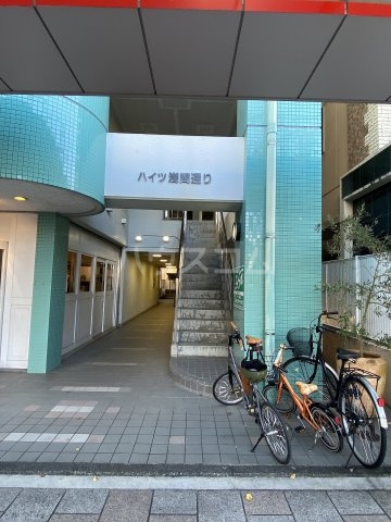 26/28 エントランス