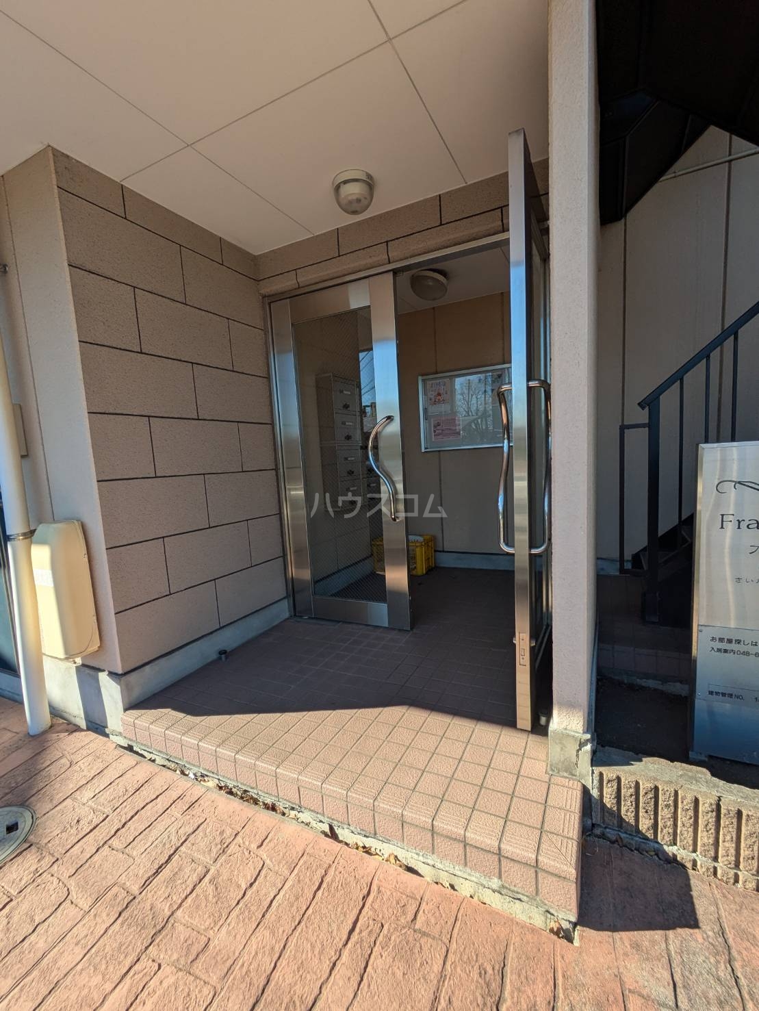 26/30 エントランス