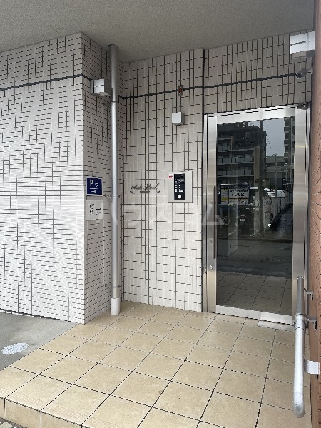 21/30 エントランス