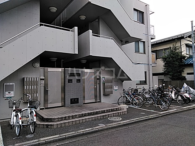 25/30 エントランス