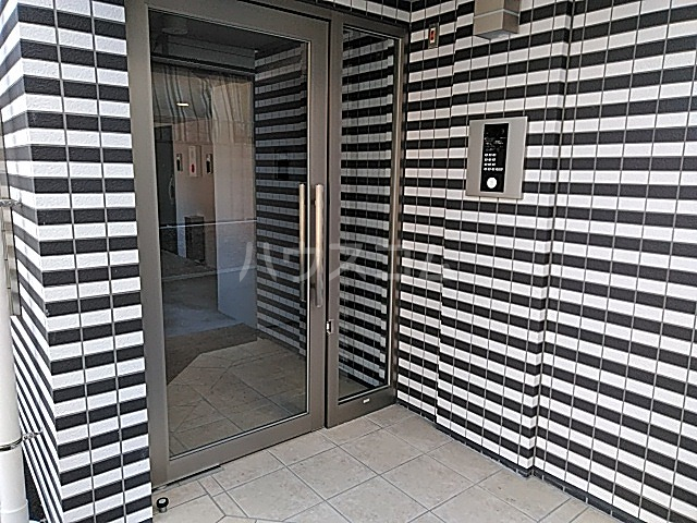 28/30 エントランス